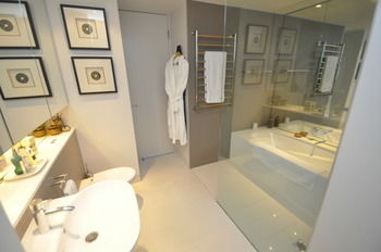 Camperdown 608 St Furnished Apartment - Airlie Beach Holiday 1