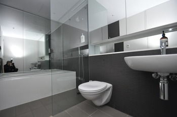 Camperdown 908 St Furnished Apartment - Airlie Beach Holiday 4