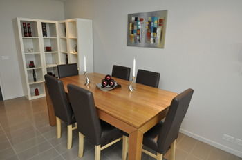 Camperdown 908 St Furnished Apartment - Airlie Beach Holiday 16