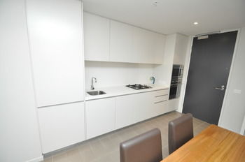 Camperdown 908 St Furnished Apartment - Airlie Beach Holiday 17