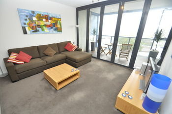 Camperdown 908 St Furnished Apartment - Airlie Beach Holiday 25