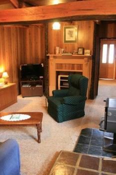 A Settler's Cottage - Airlie Beach Holiday 10