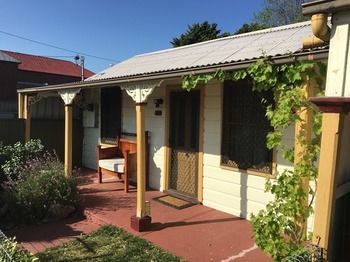 A Settler's Cottage - Airlie Beach Holiday 11