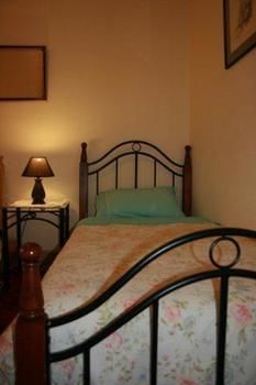 A Settler's Cottage - Airlie Beach Holiday 15