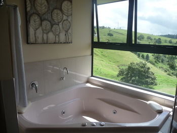 Bald Knob QLD Airlie Beach Holiday