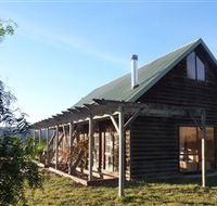 Pinot Cottage on Charles Reuben Estate - Airlie Beach Holiday