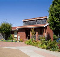 Waterside Accommodation - Derwent Retreat - Airlie Beach Holiday
