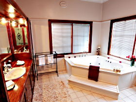 Cable Station Restaurant And Accommodation - Airlie Beach Holiday 0