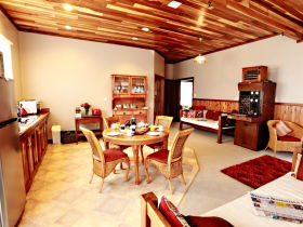 Cable Station Restaurant And Accommodation - Airlie Beach Holiday 1