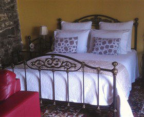 Touchwood Cottages & Craft Gallery & Cafe - Airlie Beach Holiday 2