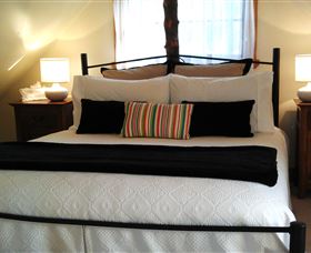 Touchwood Cottages & Craft Gallery & Cafe - Airlie Beach Holiday 4