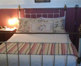 Touchwood Cottages & Craft Gallery & Cafe - Airlie Beach Holiday 3