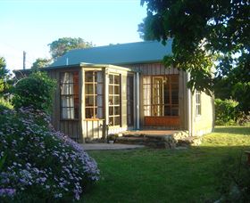 Stanley Lakeside Spa Cabins - Airlie Beach Holiday 0