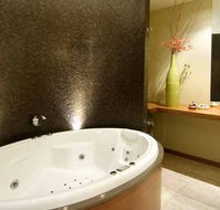 Hepburn Spa Pavilions - Saffron - Airlie Beach Holiday