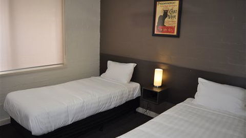 Brougham Arms Hotel - Airlie Beach Holiday 7
