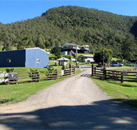 Neurum Creek Bush Retreat - Airlie Beach Holiday