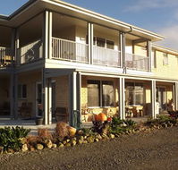 A Fare With Nature  Prom Road Farm - Airlie Beach Holiday