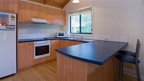 Surf Coast Cabins In Aireys Inlet - Airlie Beach Holiday 1