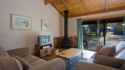 Surf Coast Cabins In Aireys Inlet - Airlie Beach Holiday 0