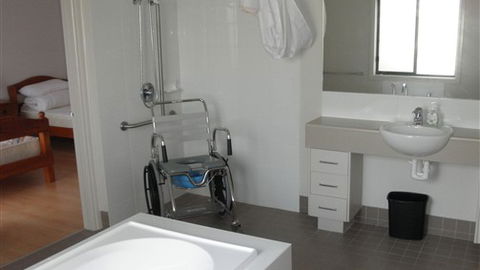 Frankston Accessible Holiday House - Airlie Beach Holiday 0