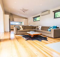 The BASE Luxury Villas - Airlie Beach Holiday
