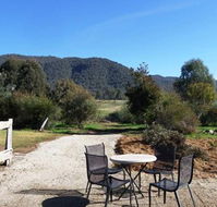 Sweetwater Stays Rural Retreat - Airlie Beach Holiday