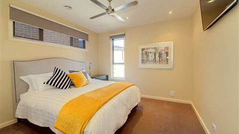 Canadian Lakehouse - Airlie Beach Holiday 1