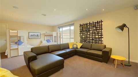 Canadian Lakehouse - Airlie Beach Holiday 4