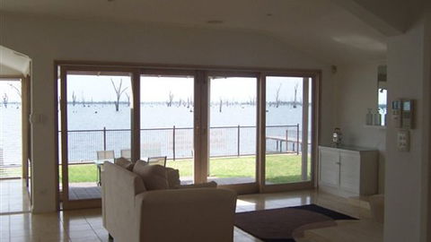 Mulwala Lakeside - Airlie Beach Holiday 3