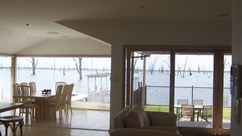 Mulwala Lakeside - Airlie Beach Holiday 4