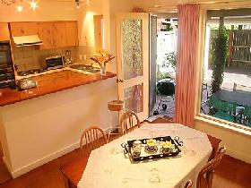 Adelaide Serviced Apartments - William Townhouse - Airlie Beach Holiday 2