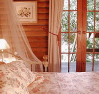 Aldgate Lodge Bed  Breakfast - Airlie Beach Holiday