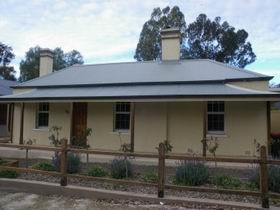 Captain Rodda's Cottage - Airlie Beach Holiday 0