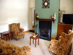 Captain Rodda's Cottage - Airlie Beach Holiday 1