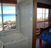 Ceduna Shelly Beach Caravan Park and Beachfront Villas - Airlie Beach Holiday