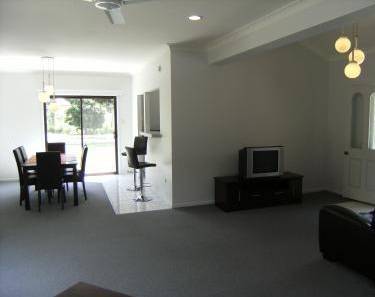 A Beach 'N Reef Motel - Airlie Beach Holiday 0