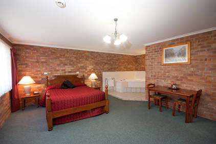 Allan Cunningham Motel And Old Wagon Restaurant - Airlie Beach Holiday 2