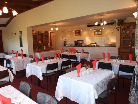 Allan Cunningham Motel And Old Wagon Restaurant - Airlie Beach Holiday 6