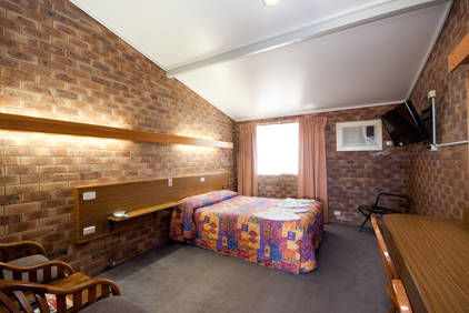 Allan Cunningham Motel And Old Wagon Restaurant - Airlie Beach Holiday 7