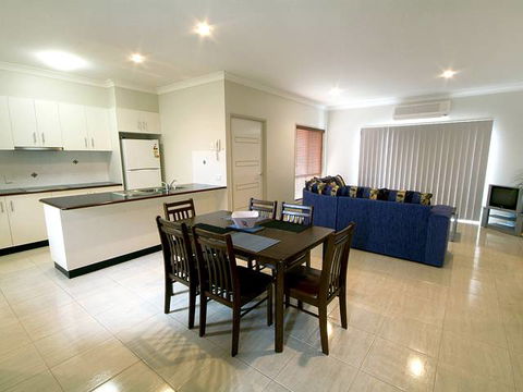 Annand Mews Serviced Apartments - Airlie Beach Holiday 0