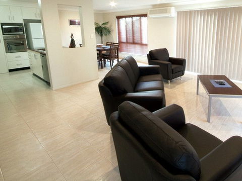 Annand Mews Serviced Apartments - Airlie Beach Holiday 1