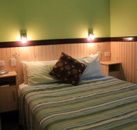 Aussie Outback Oasis Cabin  Van Village - Airlie Beach Holiday