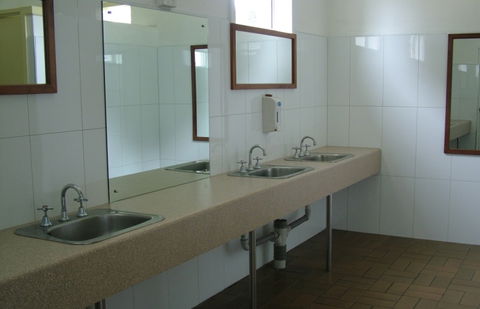 Beachport Caravan Park - Airlie Beach Holiday 0