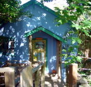Blue Poles Cafe Gallery  BB - Airlie Beach Holiday