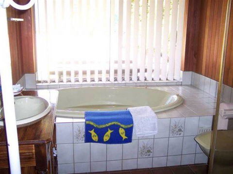 Bott's Beach Retreat - Airlie Beach Holiday 3