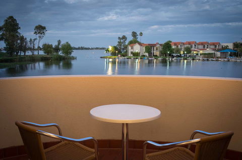 Capri Waters Country Club - Airlie Beach Holiday 5