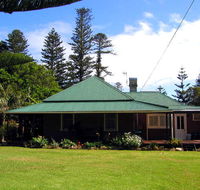 Cobbys of Crystal Pool Holiday Heritage Cottage - Airlie Beach Holiday
