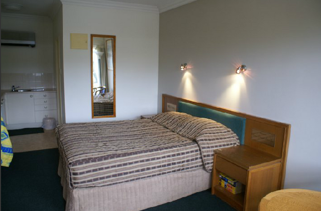 Coopers Colonial Motel - Airlie Beach Holiday