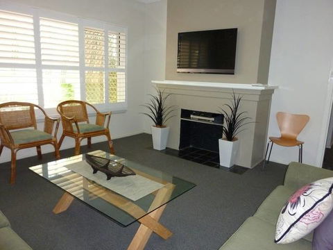 Country Apartments - Airlie Beach Holiday 1