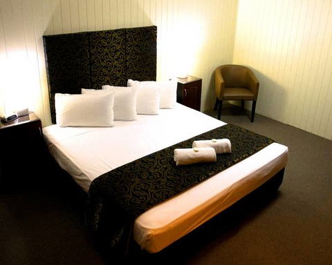 Country Plaza Motor Inn - Airlie Beach Holiday 0